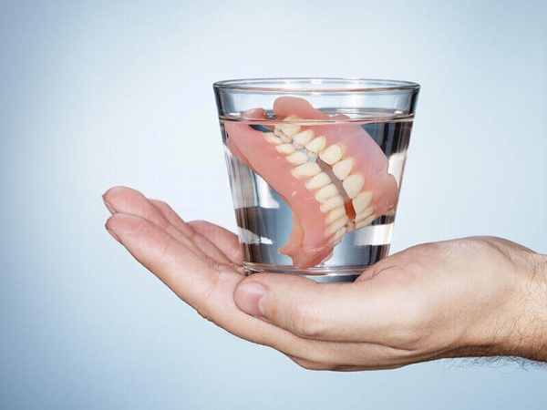 Рейтинг лучших таблеток для чистки зубных протезов на 2021 год