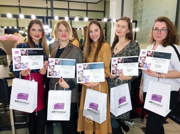Лучшие школы и курсы макияжа в Москве в 2021 году