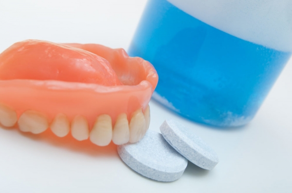 Рейтинг лучших таблеток для чистки зубных протезов на 2021 год
